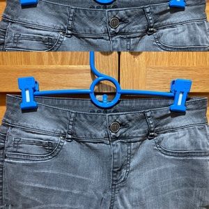 Maurices size 7/9 grey washed out color, skinny jeans like new